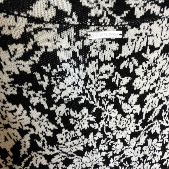 Michael Kors FLORAL BELL SLEEVE DRESS - Picture 7 of 9